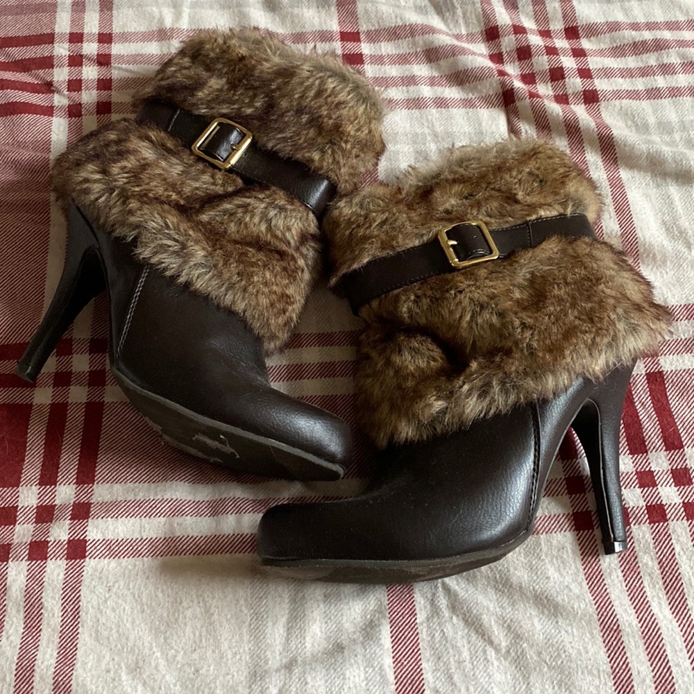 Ladies brown fur boots